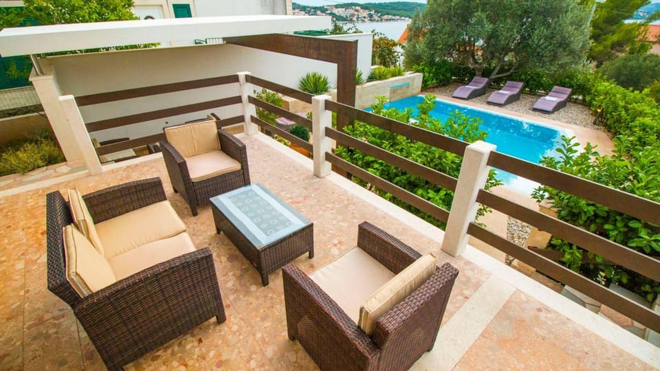 Balcony/Terrace, Garden view, Pool view