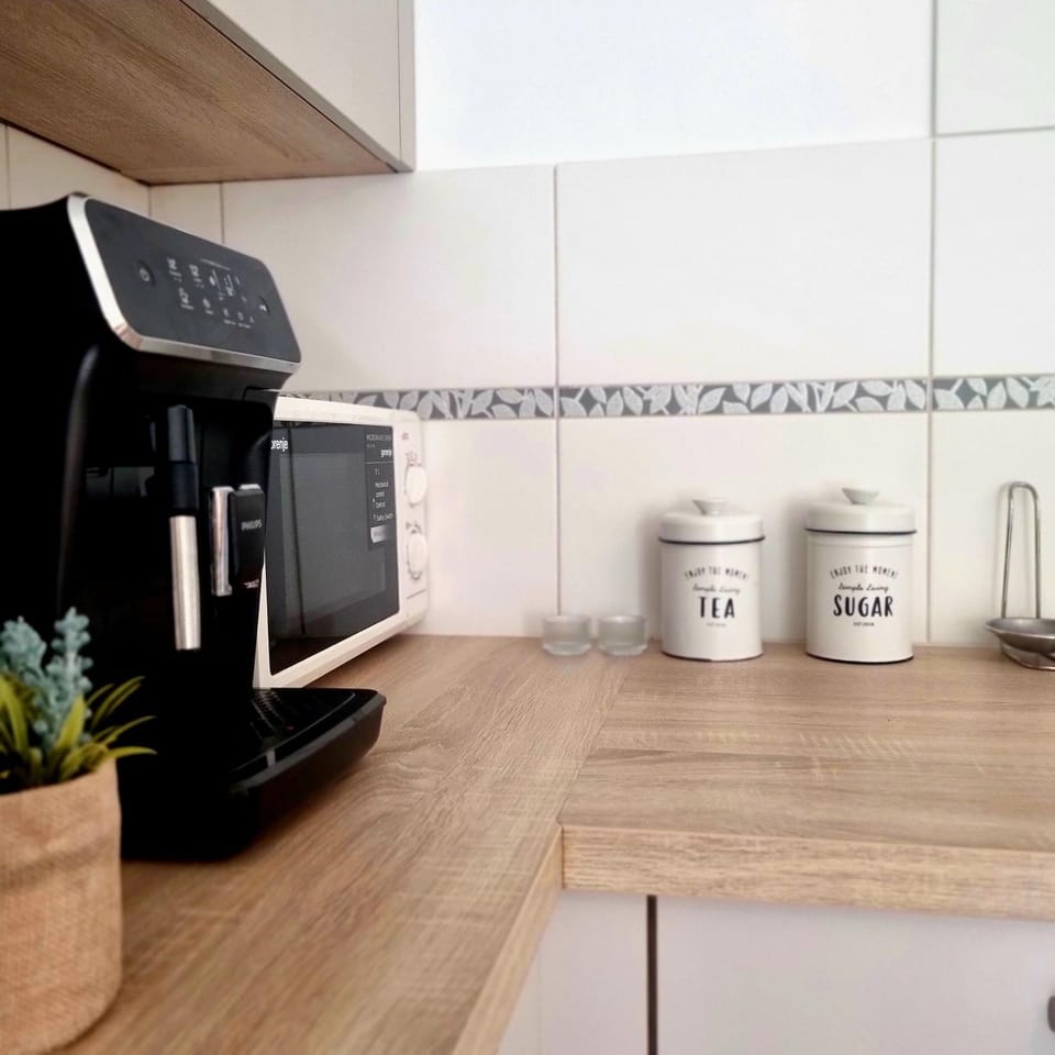 Coffee/tea facilities, Kitchen or kitchenette, microwave