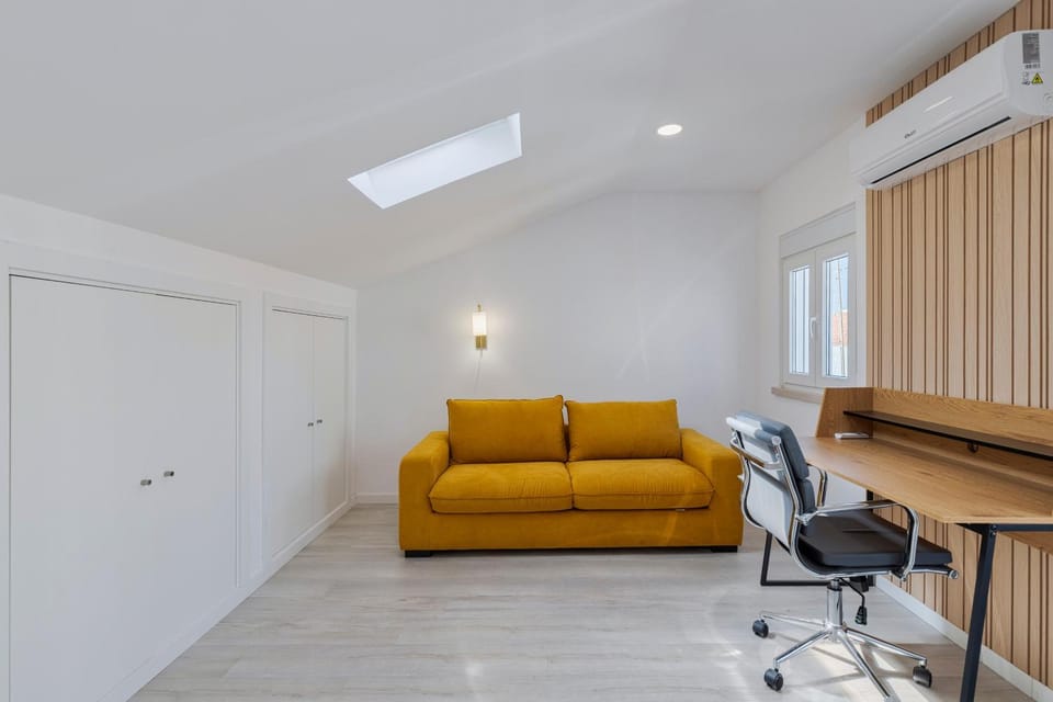 Living room, Seating area, air conditioner