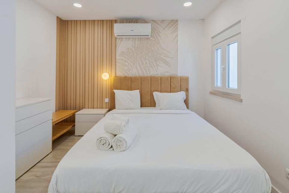 Bed, Photo of the whole room, Bedroom, towels, air conditioner