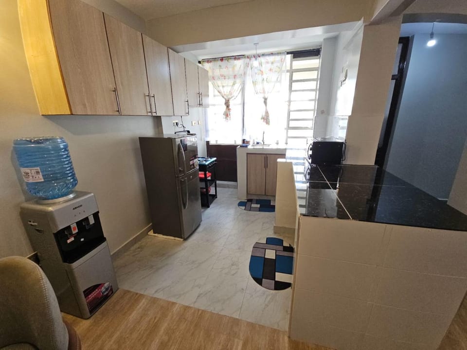 Kitchen or kitchenette, minibar, stove