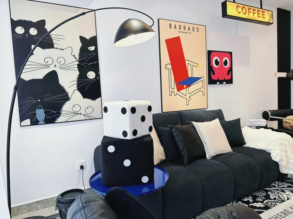Living room, Decorative detail, Seating area