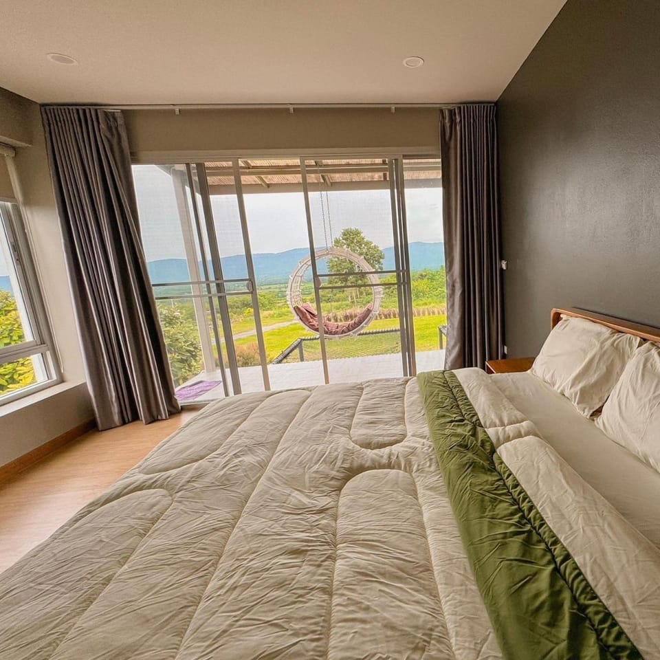 Bed, Natural landscape, Photo of the whole room, Bedroom