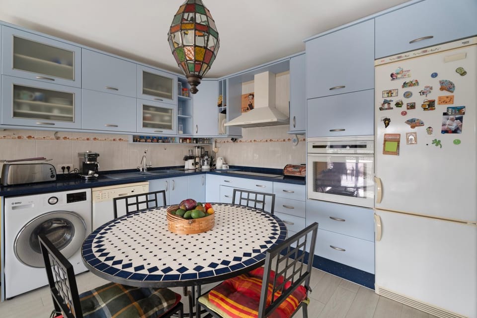 Property building, Kitchen or kitchenette, Living room