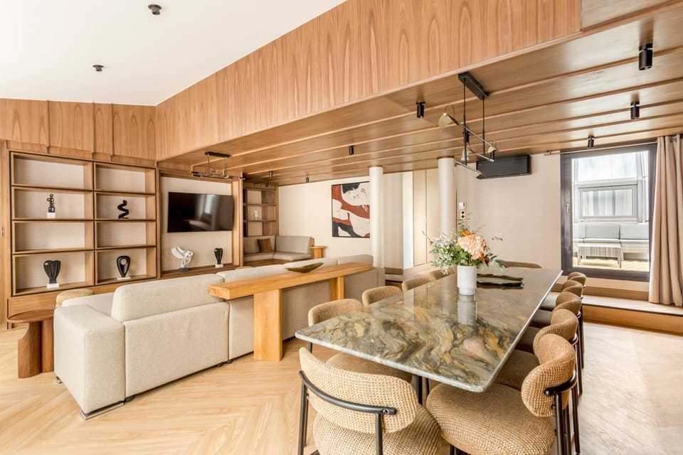 TV and multimedia, Living room, Seating area, Dining area