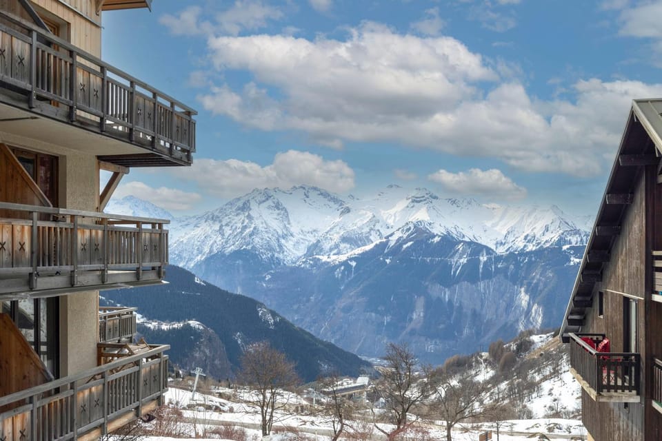 Property building, Nearby landmark, Day, Natural landscape, Winter, View (from property/room), Balcony/Terrace, Mountain view