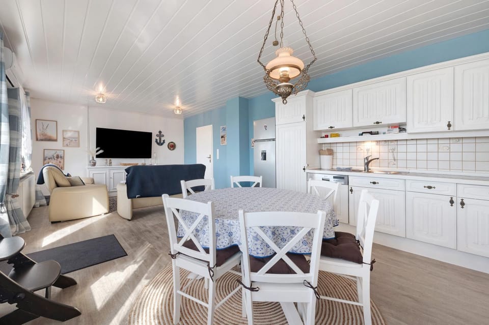 Property building, Kitchen or kitchenette, Living room