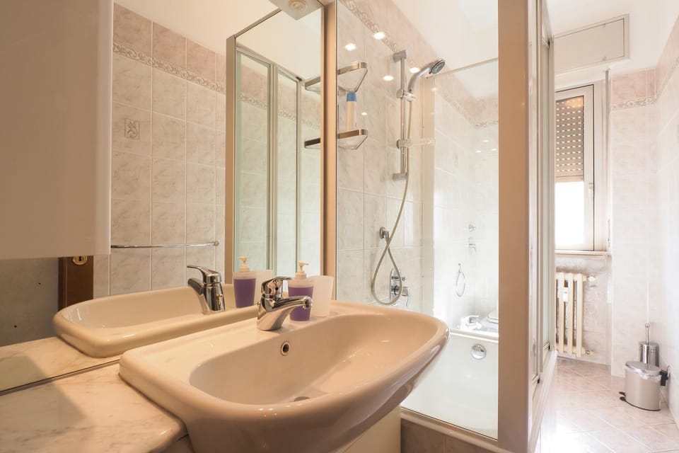 Shower, Toilet, Bathroom, towels