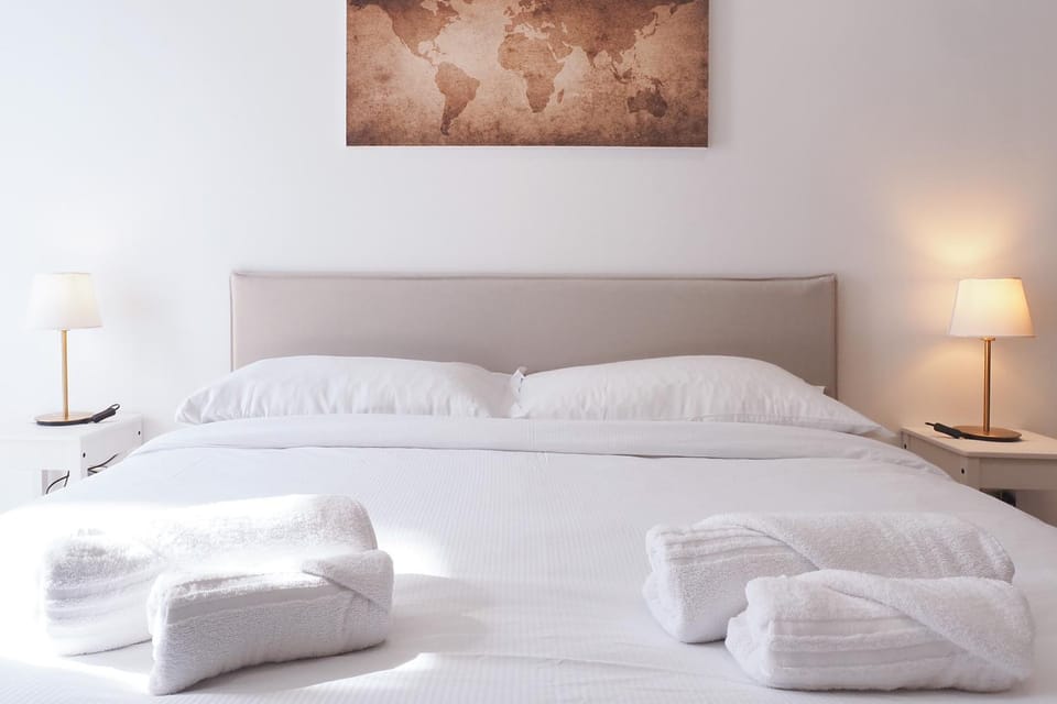 Bed, Photo of the whole room, Bedroom, towels