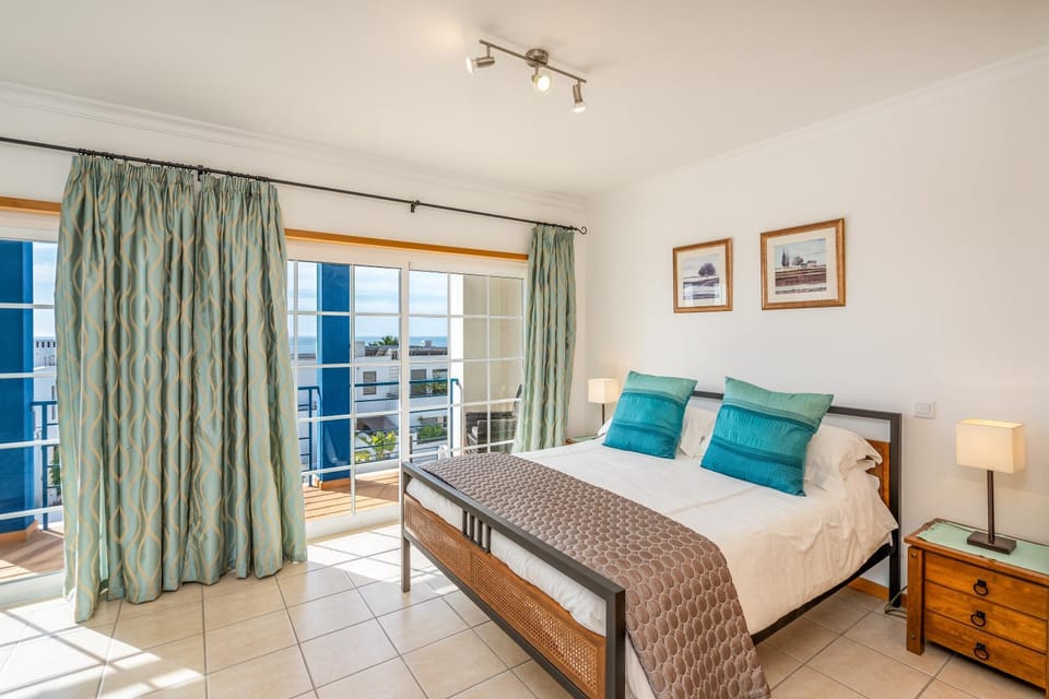 Bed, Bedroom, Sea view