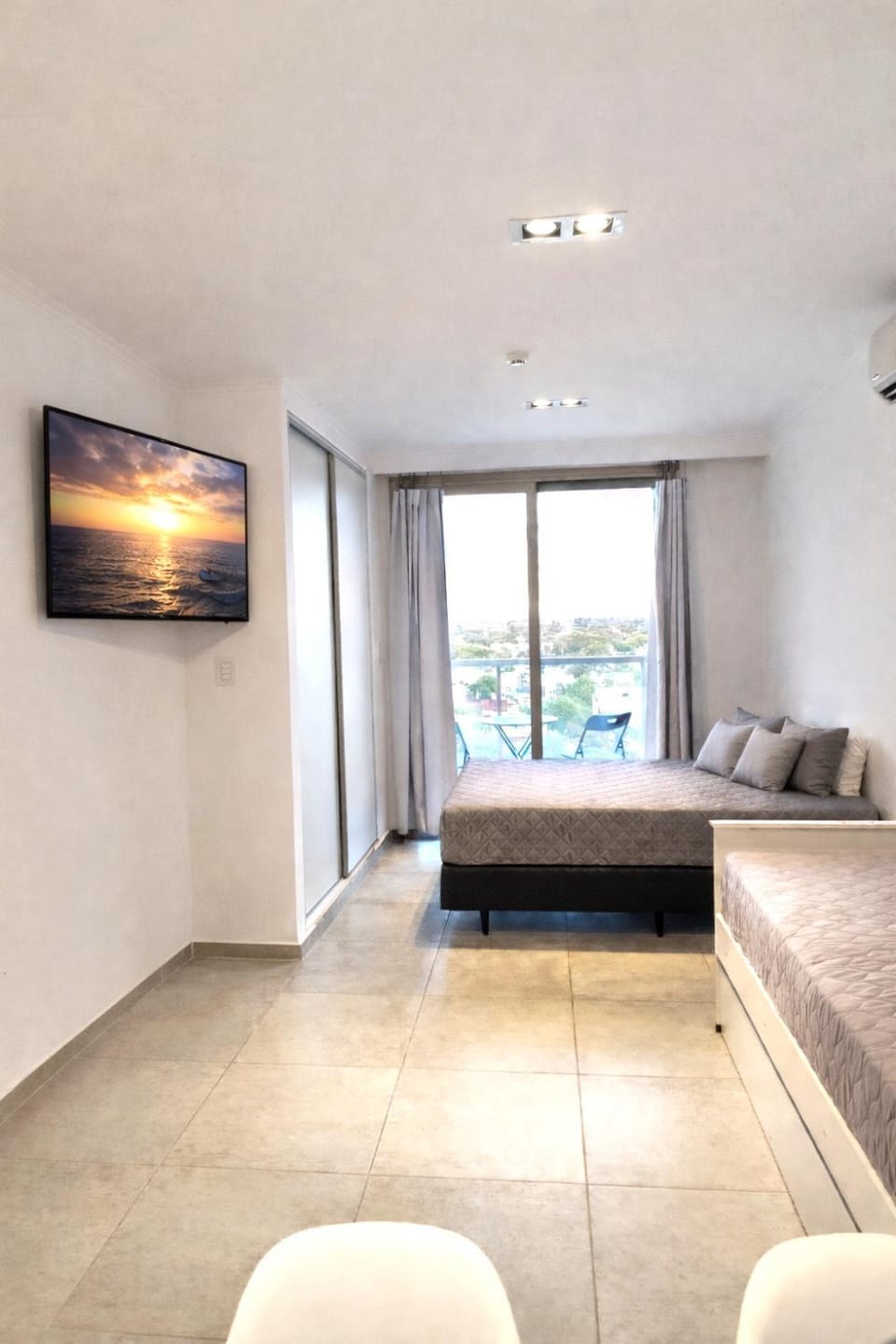 Bed, TV and multimedia, Living room, Photo of the whole room, Bedroom