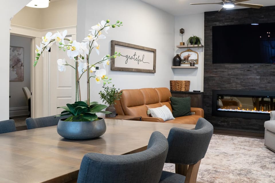 Communal lounge/ TV room, TV and multimedia, Living room, Seating area, Evening entertainment