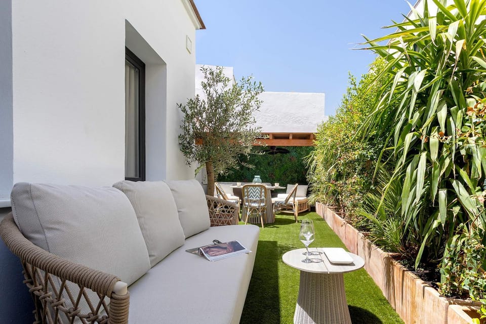 Patio, Spring, Day, Balcony/Terrace, Living room