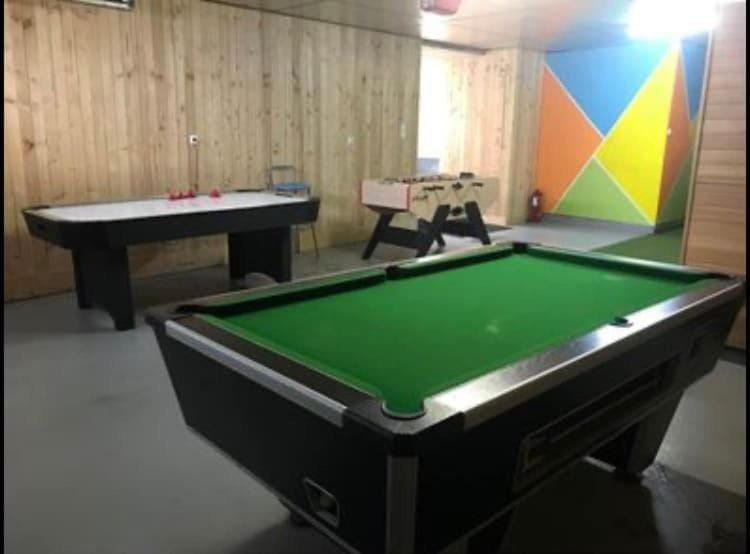 Billiard, Game Room