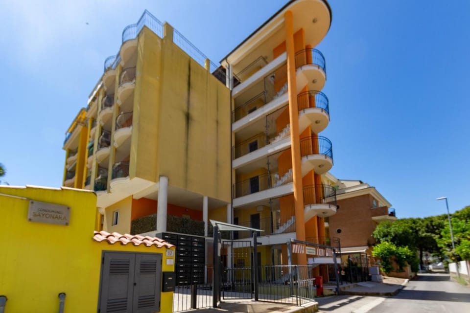 Property building, Neighbourhood