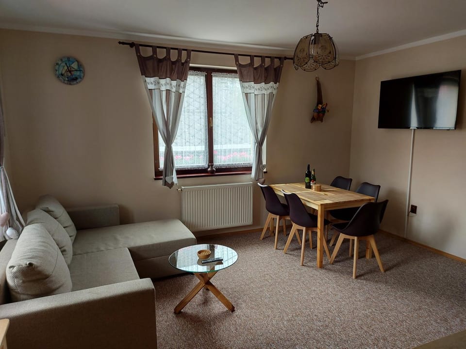 Living room, Seating area, Dining area