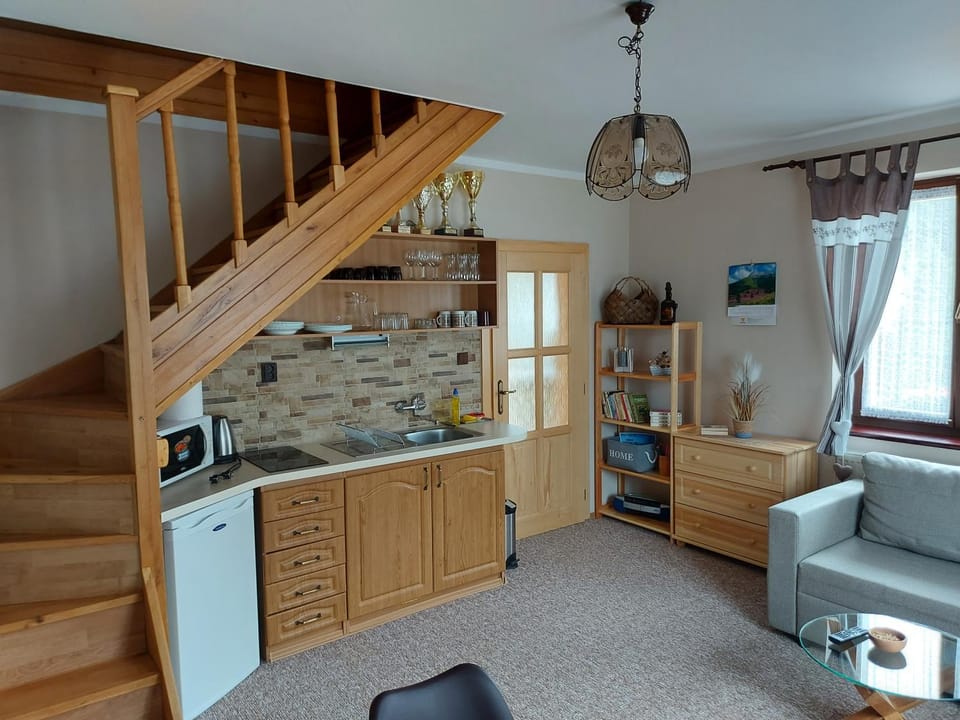 Kitchen or kitchenette, Living room
