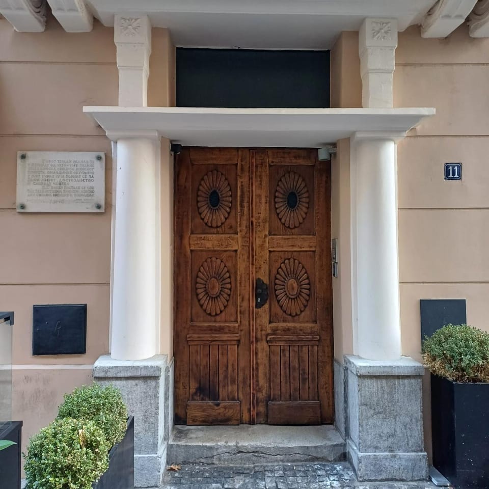 Facade/entrance