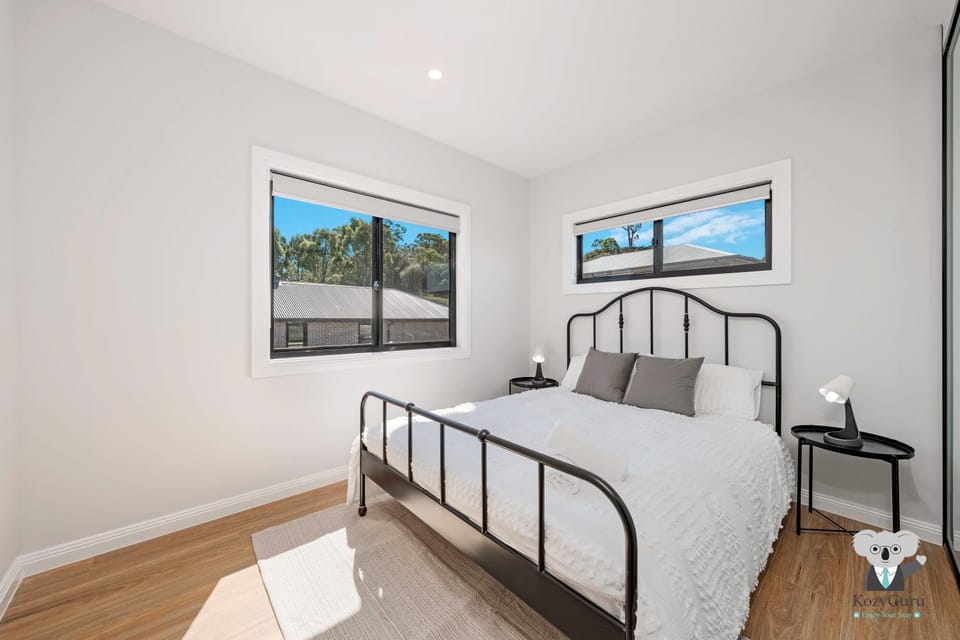 KozyGuru | Cobbitty | Brand New Stylish 4BR House Apartment in Sydney