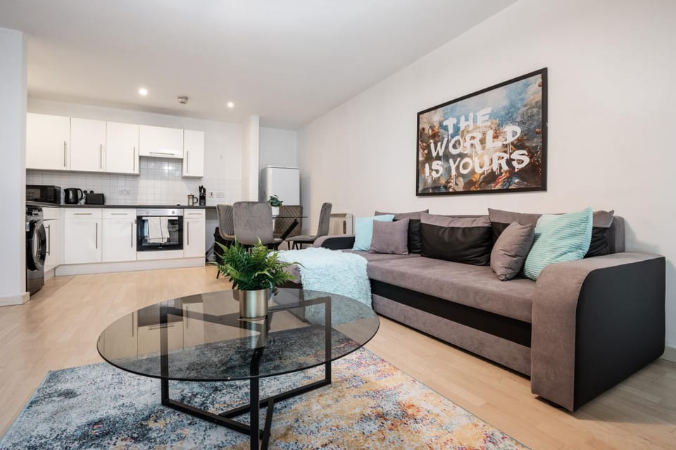 Lux Livin' Apartments - Luxury 2 Bed Apartment City Centre Free Parking Apartment in Salford