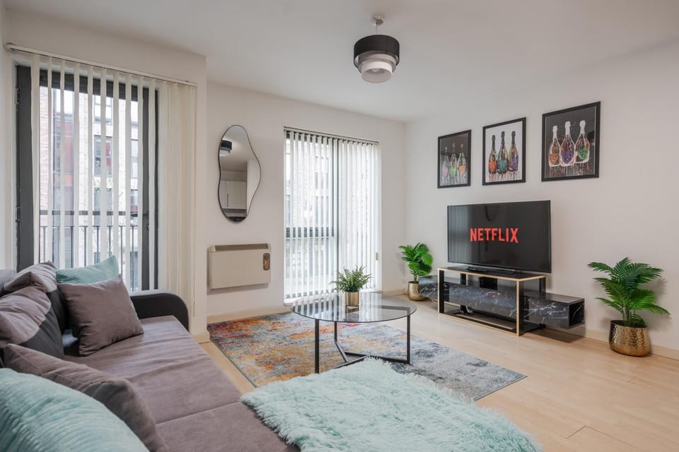 Lux Livin' Apartments - Luxury 2 Bed Apartment City Centre Free Parking Apartment in Salford