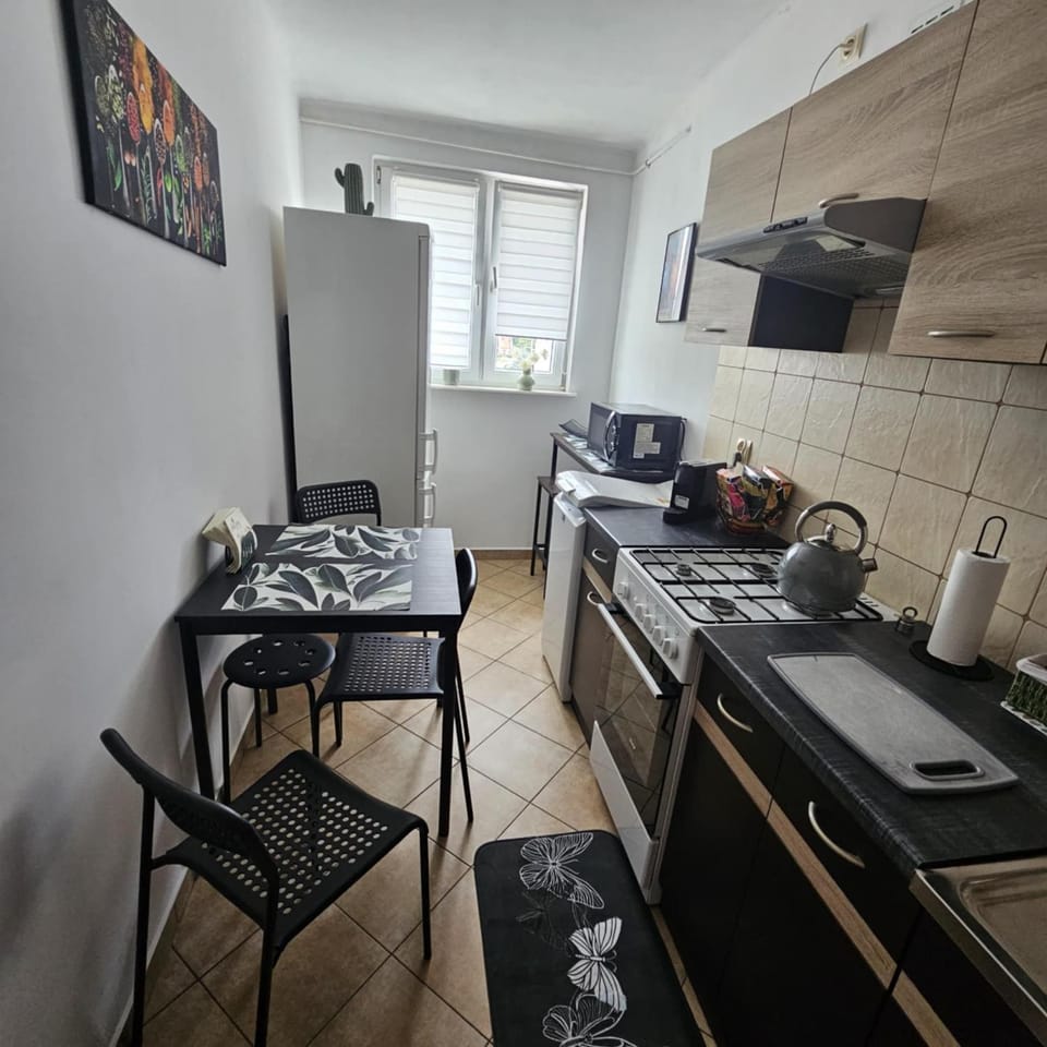 Coffee/tea facilities, Kitchen or kitchenette, microwave, oven, kitchen