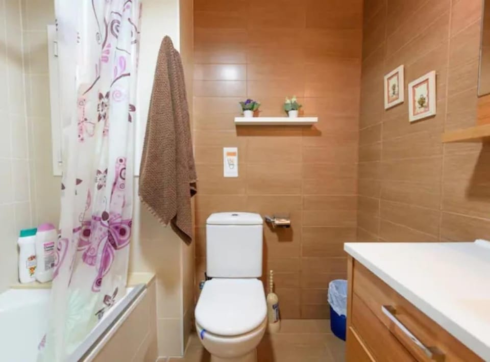 Ramblas Rentals Spacious & Design 4Br Flat With Balcony 15m Ramblas Apartment in Barcelona
