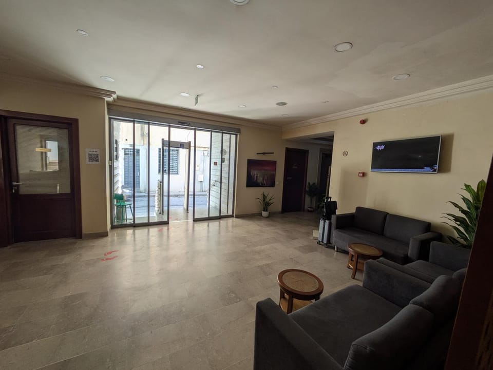 Communal lounge/ TV room, Living room, Seating area