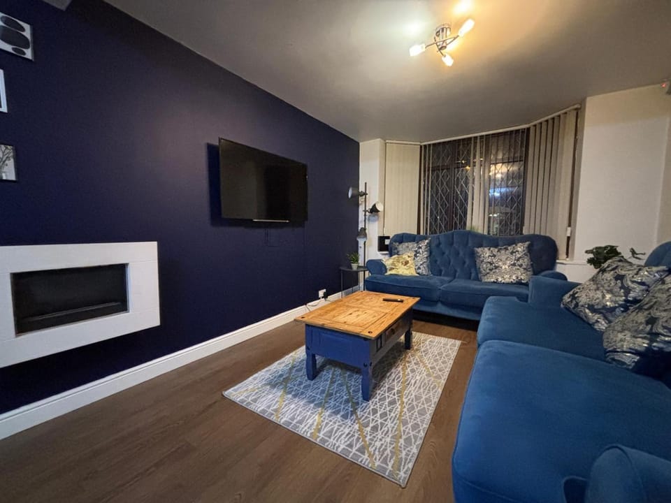 Communal lounge/ TV room, Communal lounge/ TV room