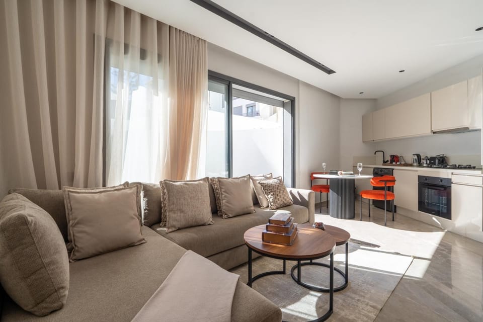 Kitchen or kitchenette, Living room, Seating area, Dining area, oven, pet friendly, stove, toaster