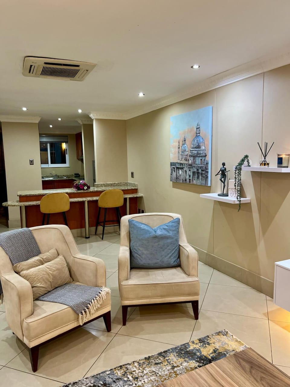 Living room, Seating area