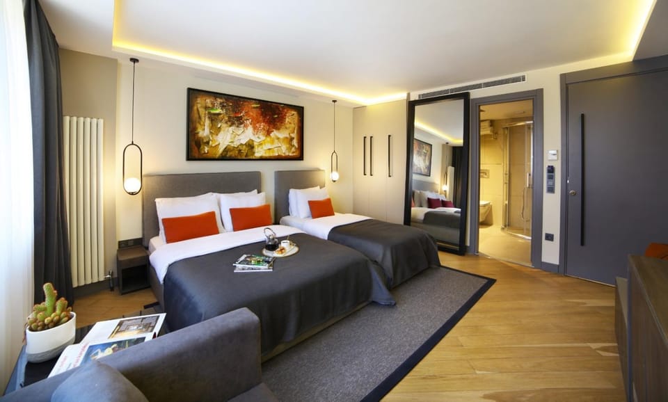 Photo of the whole room, Bedroom