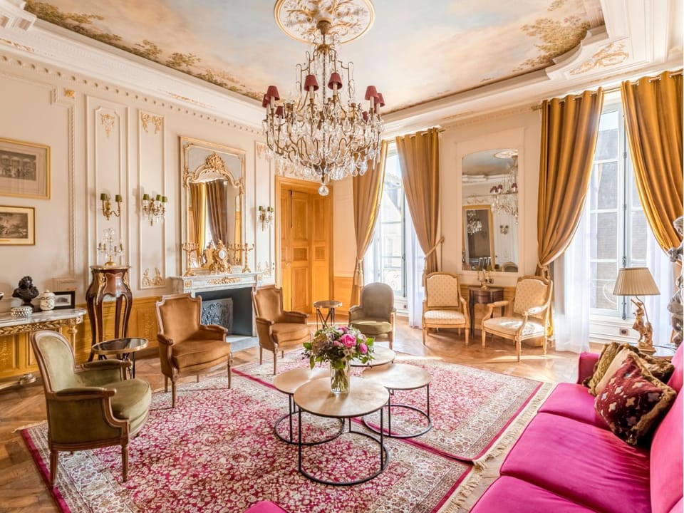 Living room, Seating area