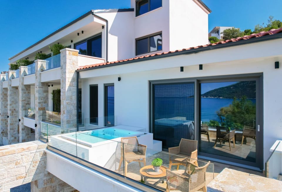 Property building, Day, View (from property/room), Balcony/Terrace