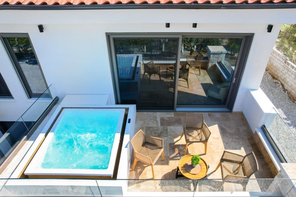 Hot Tub, View (from property/room), Seating area