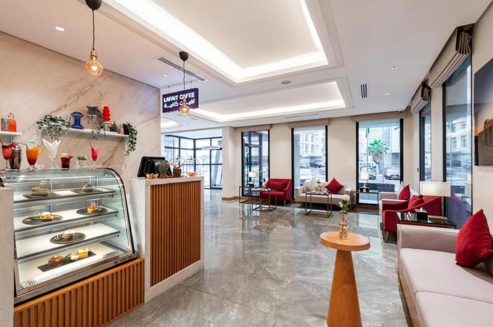 Food and drinks, Seating area, Food
