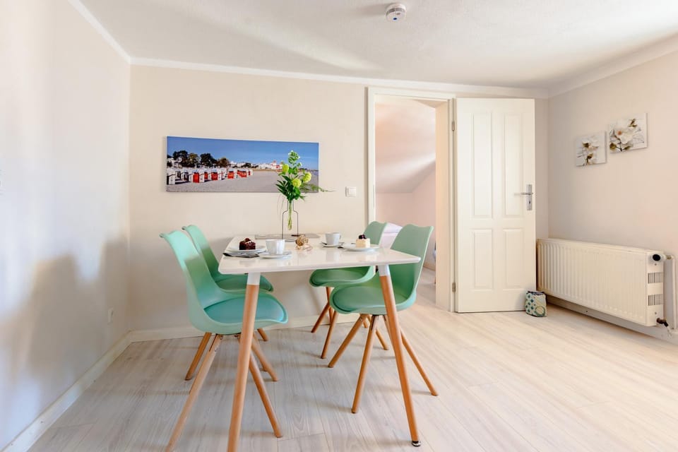 Villa Iduna Ferienwohnung No 12a - 2 OG mit Balkon nach Osten Apartment in Binz