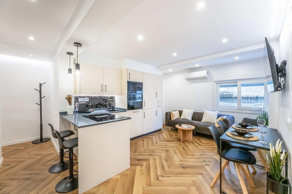 City Charm - Stylish 3BD in Malaga Centro Apartment in Malaga