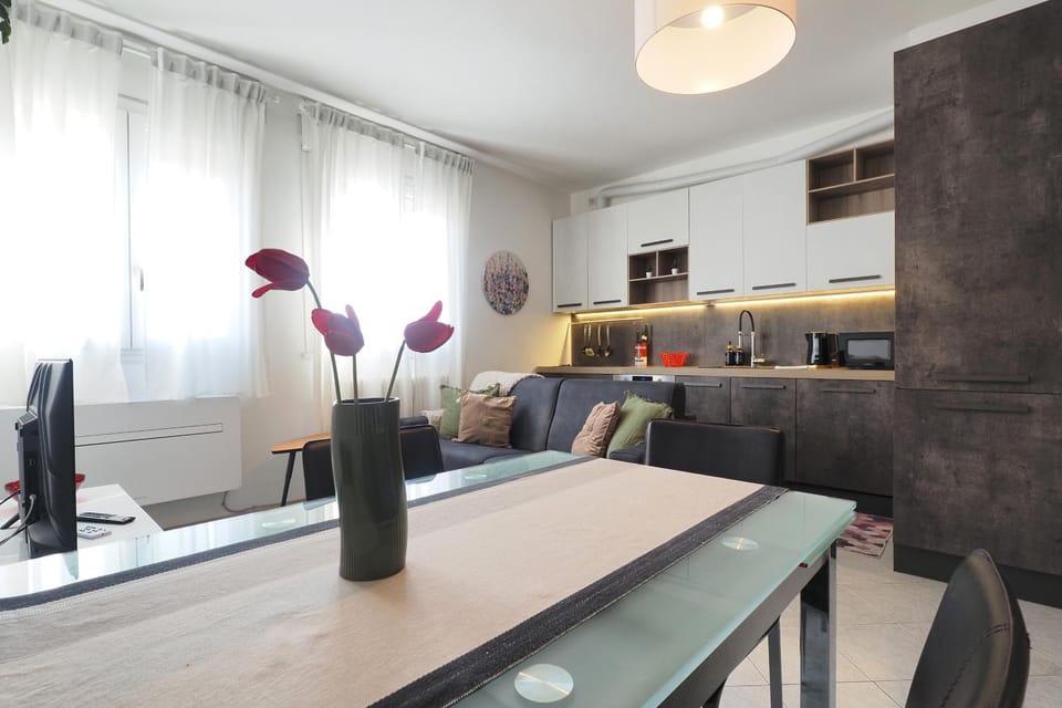 Kitchen or kitchenette, Living room, Dining area