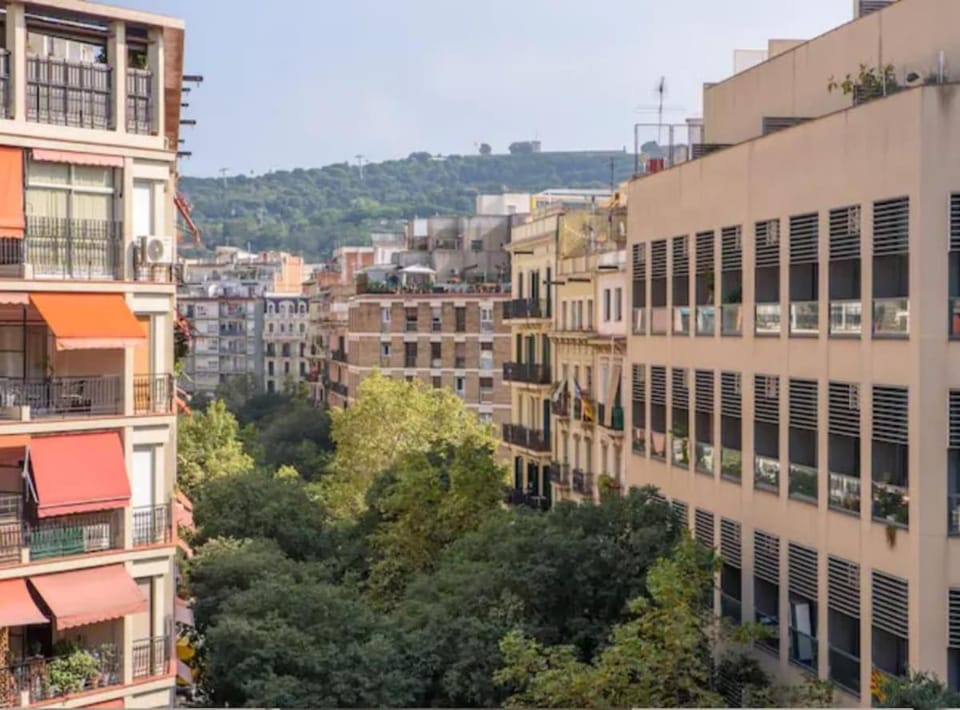 Ramblas Rentals Unique & Spacious Flat 4BR Terrace 20M Ramblas Apartment in Barcelona
