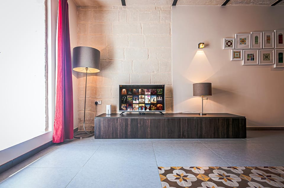 TV and multimedia, Living room, internet, air conditioner