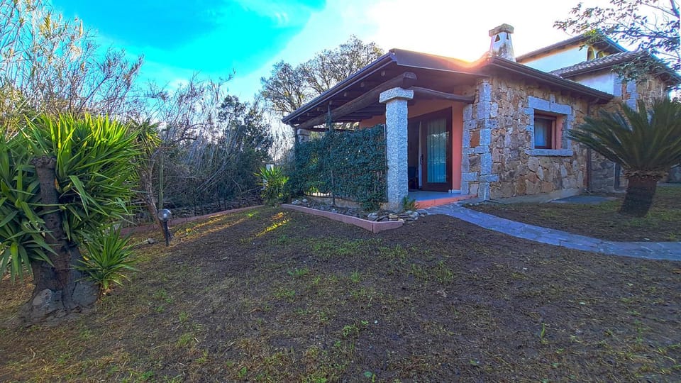 Property building, Day, Garden, Garden view