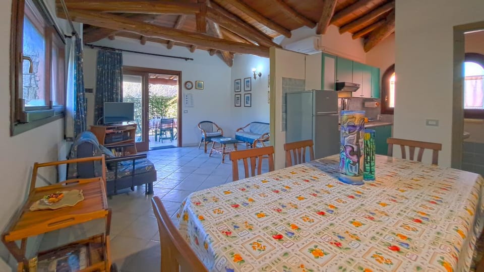 Kitchen or kitchenette, Living room, Photo of the whole room, Seating area, Dining area