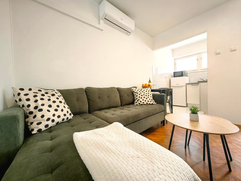 Living room, Seating area, air conditioner