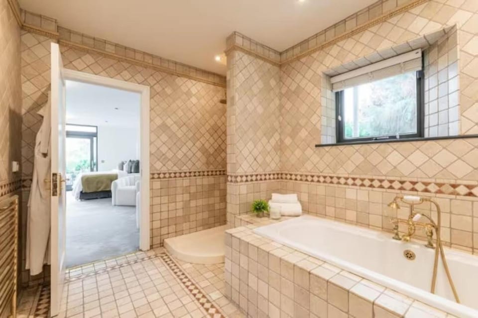 Shower, Bathroom, Bath, towels