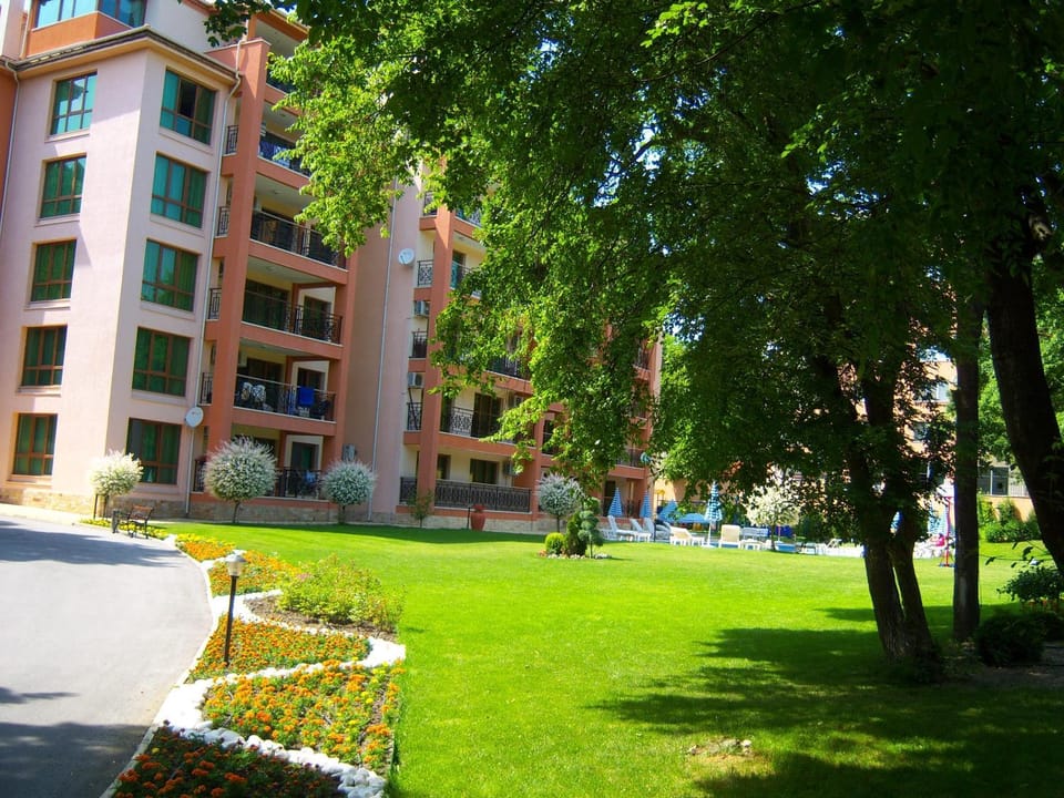 Property building, Garden, Swimming pool