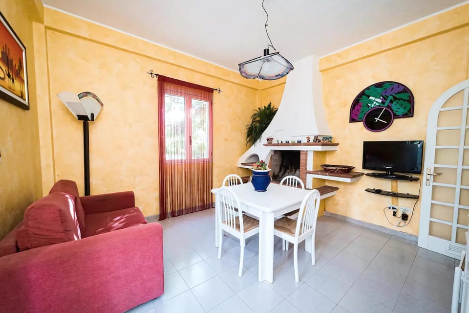 TV and multimedia, Living room, Dining area, fireplace
