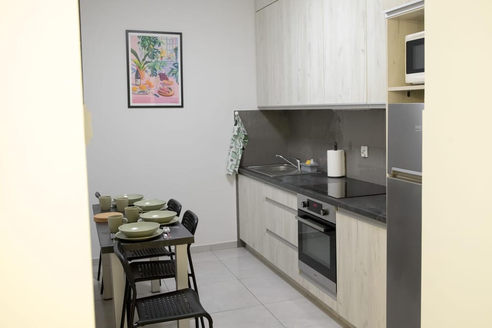 Coffee/tea facilities, microwave, stove, kitchen