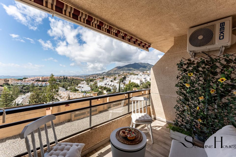 View (from property/room), Balcony/Terrace, Mountain view