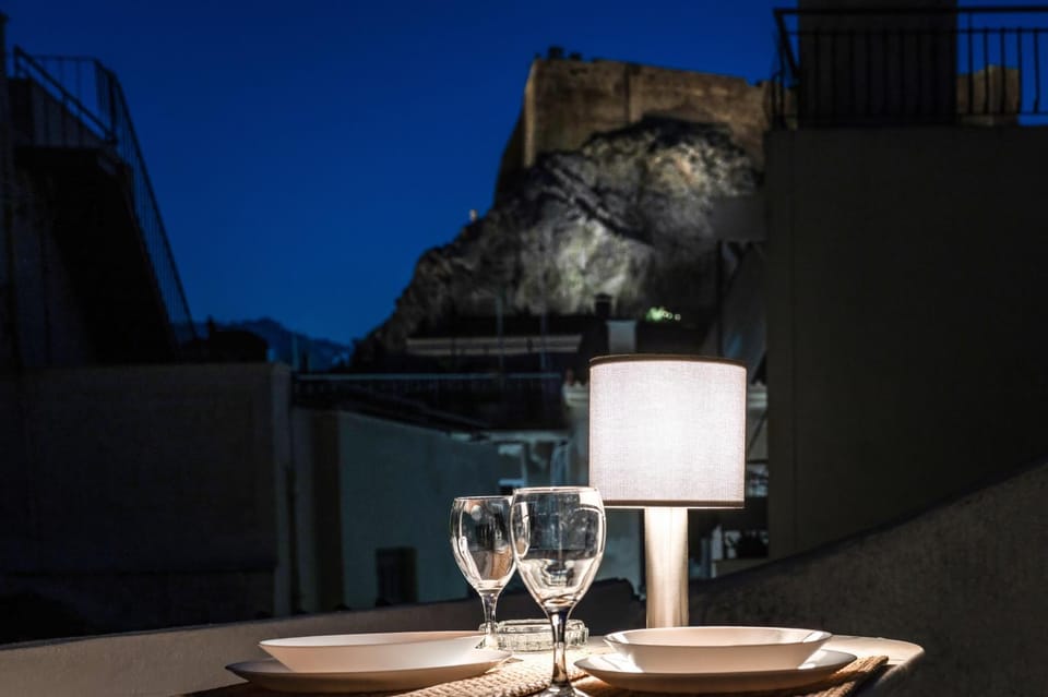 View (from property/room), Balcony/Terrace, Dining area, Landmark view